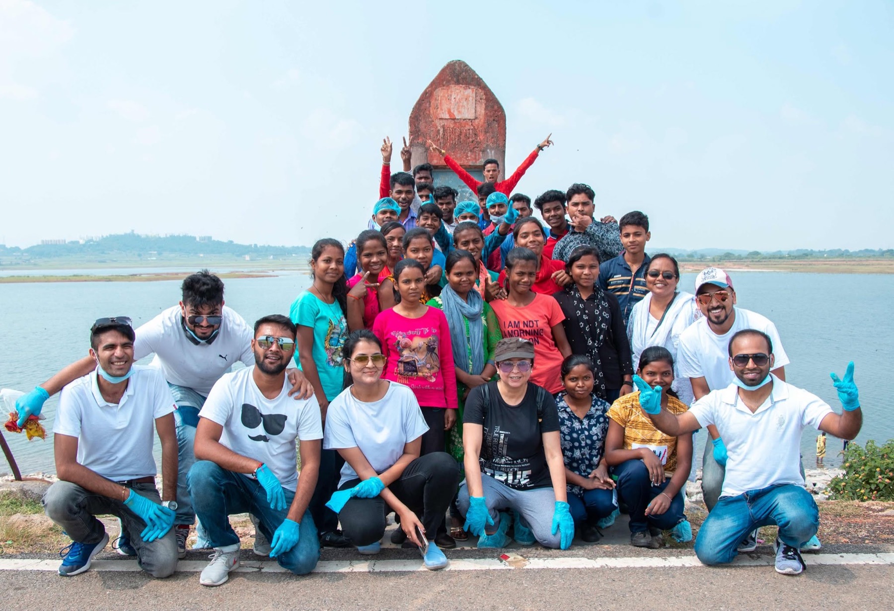 Prattyancha volunteers and community members after a Dhurwa Dam cleanup drive